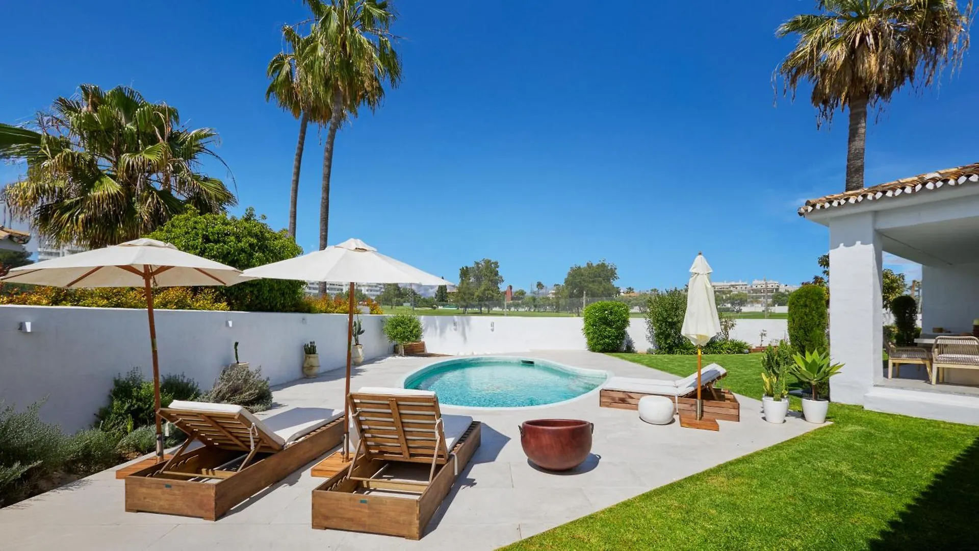 Vacation Marbella I Villa Moss, Golf-Front, Swimming-Pool, Minutes From The Marina And The Beach