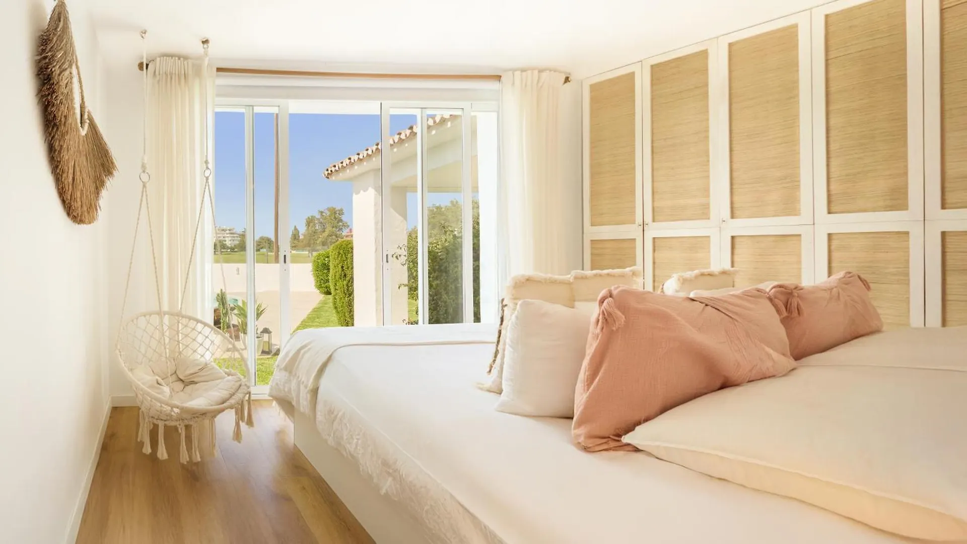 Vacation Marbella I Villa Moss, Golf-Front, Swimming-Pool, Minutes From The Marina And The Beach
