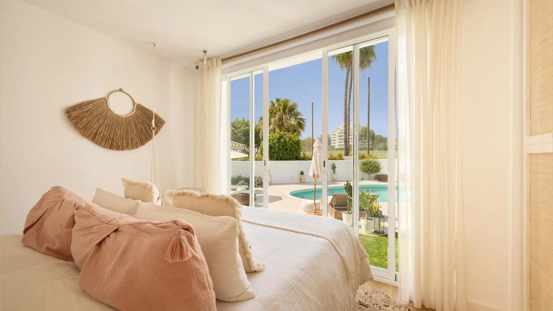 Vacation Marbella I Villa Moss, Golf-Front, Swimming-Pool, Minutes From The Marina And The Beach