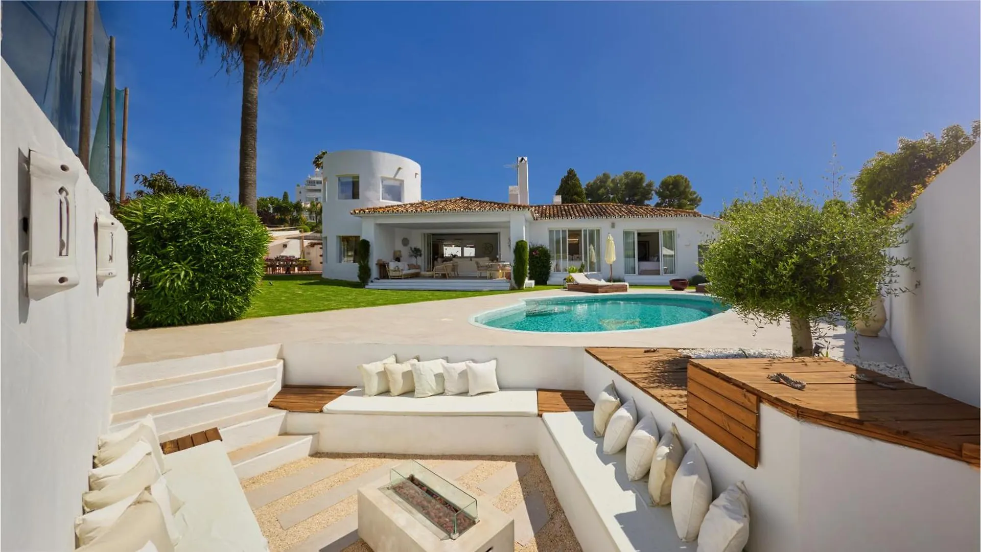 Vacation Marbella I Villa Moss, Golf-Front, Swimming-Pool, Minutes From The Marina And The Beach