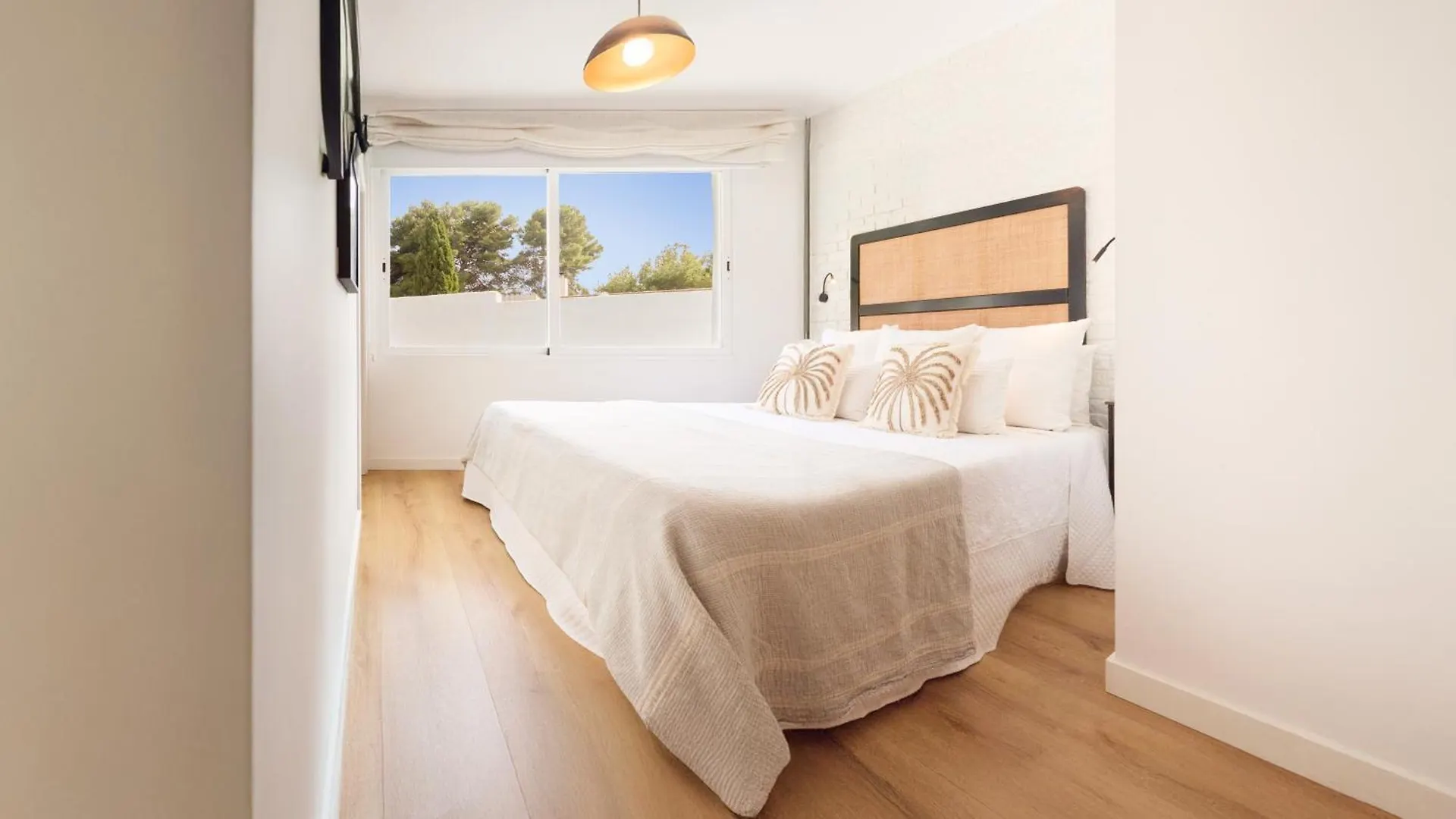 Vacation Marbella I Villa Moss, Golf-Front, Swimming-Pool, Minutes From The Marina And The Beach スペイン